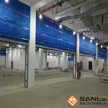 安裝在商場的無機(jī)布防火卷簾門